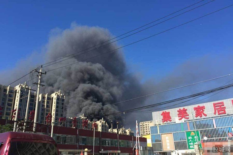 北京大红门木材厂起火