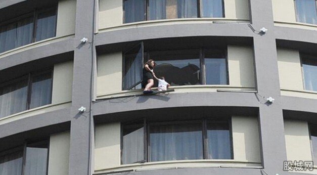 带女儿跳楼闹离婚
