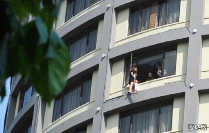 带女儿跳楼闹离婚