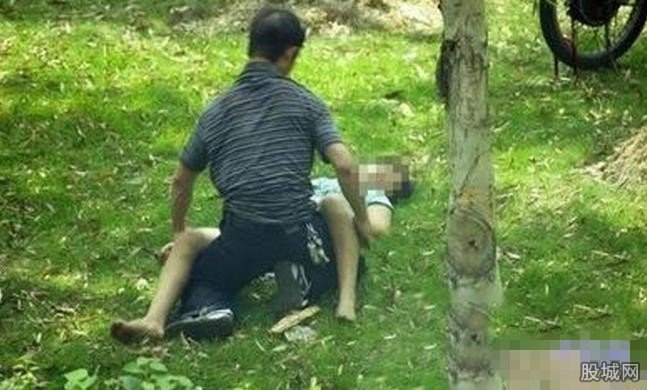 男子带侄子抢劫强奸