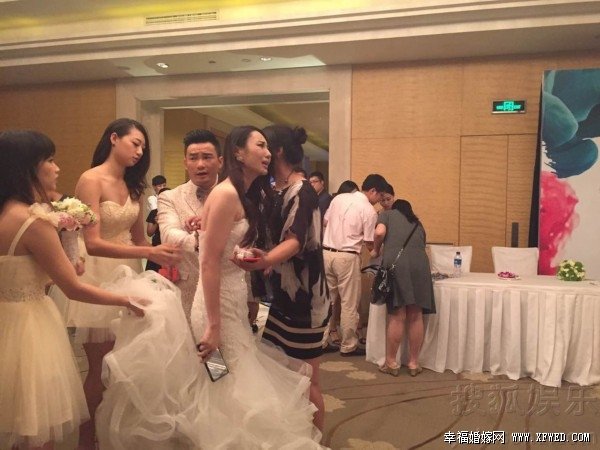黄勇婚礼高高痛哭不结婚是怎么回事? 揭新娘高高个人资料及家庭背景