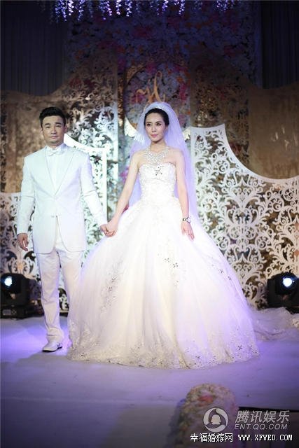黄勇与美女导演高高婚礼现场直击 揭新娘高高个人资料照片及家庭背景