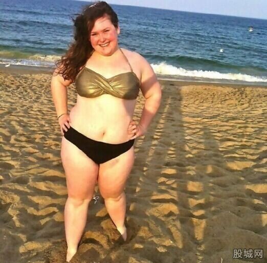 胖女孩晒比基尼照