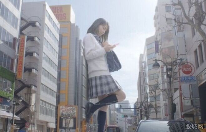 东京女巨人走红