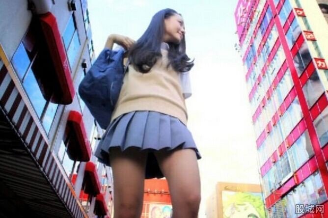 东京女巨人走红