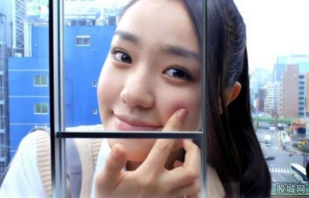 东京女巨人走红