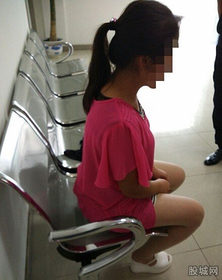 男生偷女生的内衣裤_女生性感照片内衣裤(3)