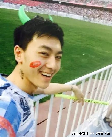 李泽鹏父母是谁及干什么的? 揭其个人资料女友及家庭背景