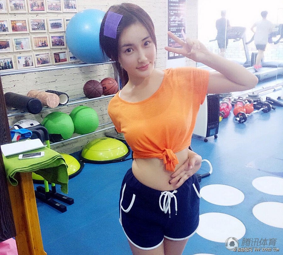 最美校服女生高晴清纯私房照 高晴个人资料微博及三围曝光