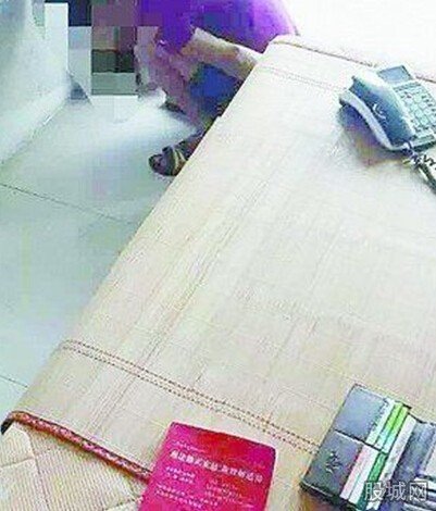 小伙扮大叔网恋