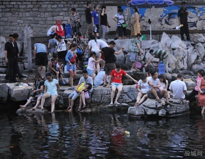 �ڻ�Ȫ���������ݽ�