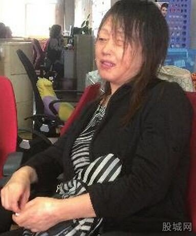 女子向好友泼硫酸