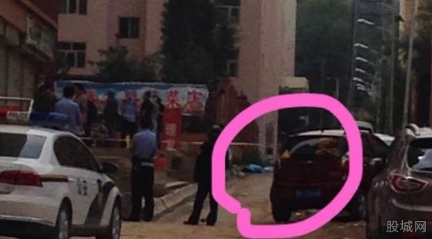 男子当街捅死母女