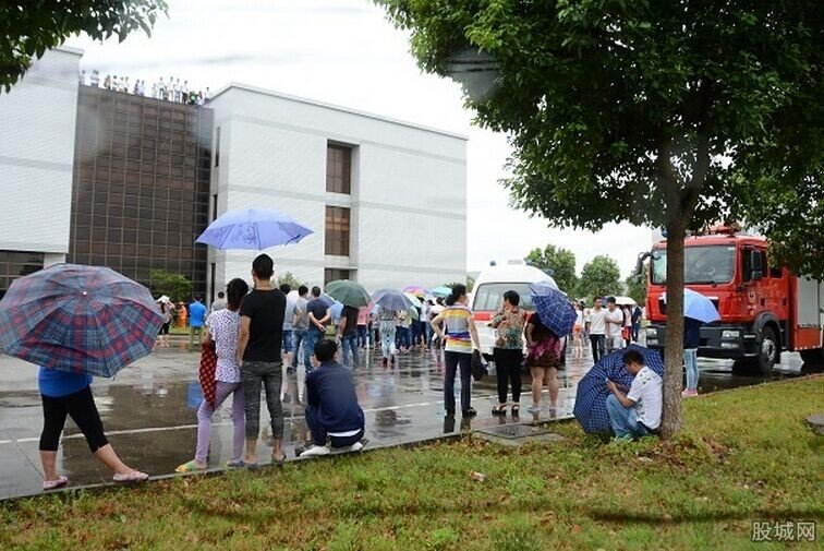 为讨薪集体跳楼
