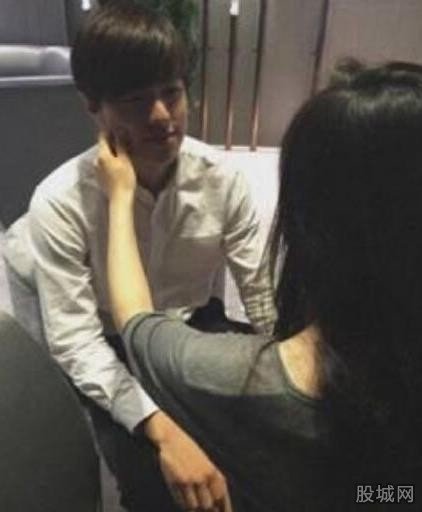 日本小伙求婚成功