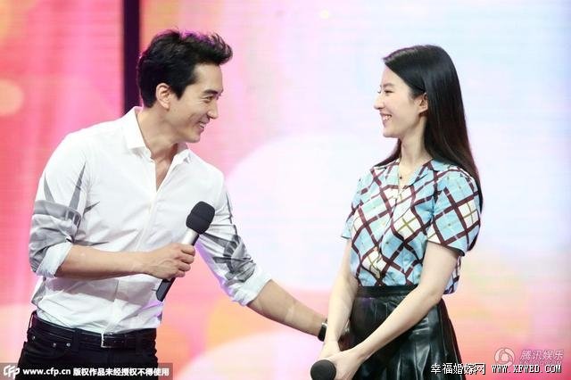 刘亦菲宋承宪录制天天向上是哪一期及什么时候播出?宋承宪向刘亦菲送玫瑰表白图片及视频片段曝光