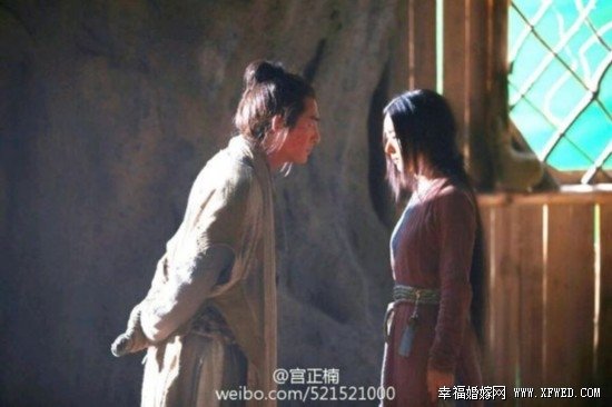 竹染看到花千骨脚上有什么?为什么说花千骨和他想的一样?