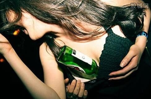 探访一夜情交友酒吧