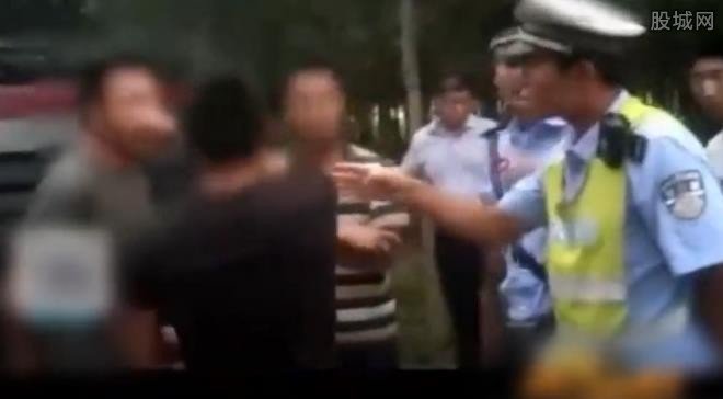 国防生父亲骂交警