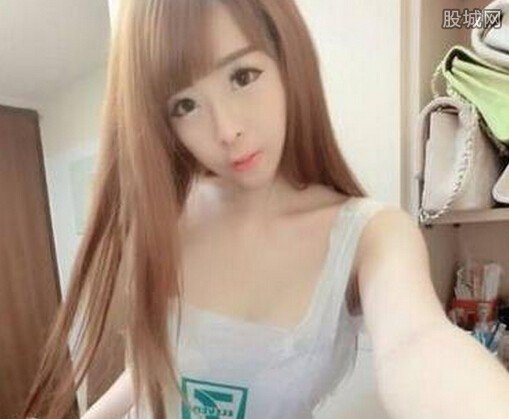 台湾女生穿塑料袋泳衣