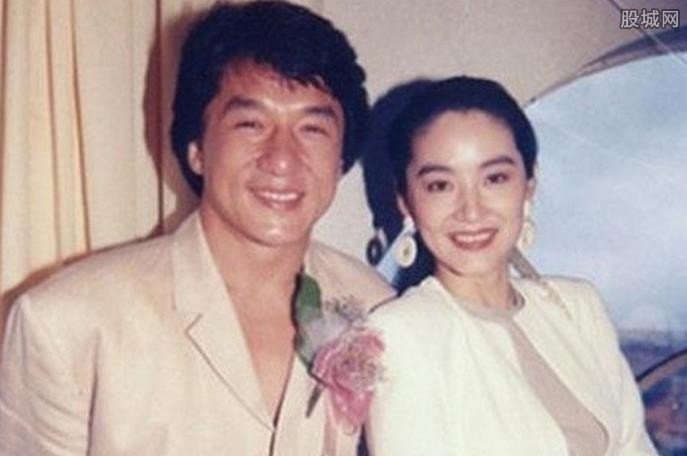 揭林青霞拒绝成龙真相