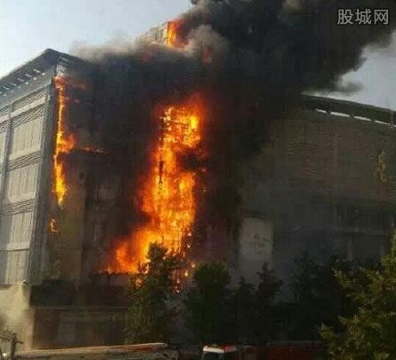 大兴星城商厦着火