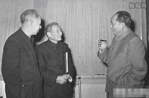 毛泽东决定打倒刘少奇