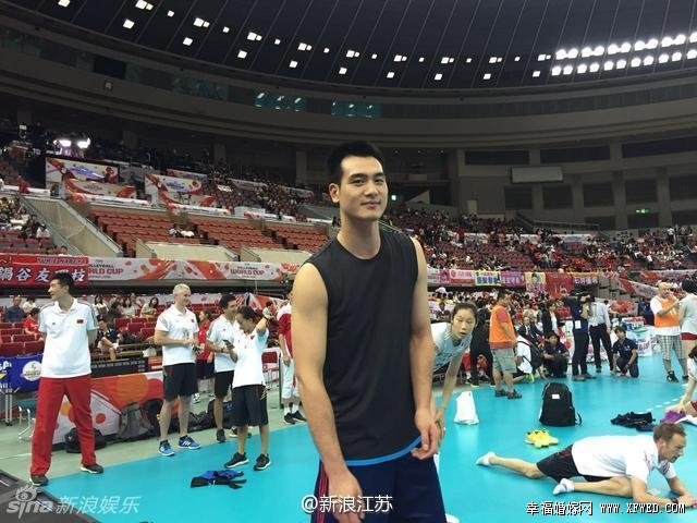 最帅暖男陪练李童递冰袋意外走红 李童个人资料及微博联系方式曝光
