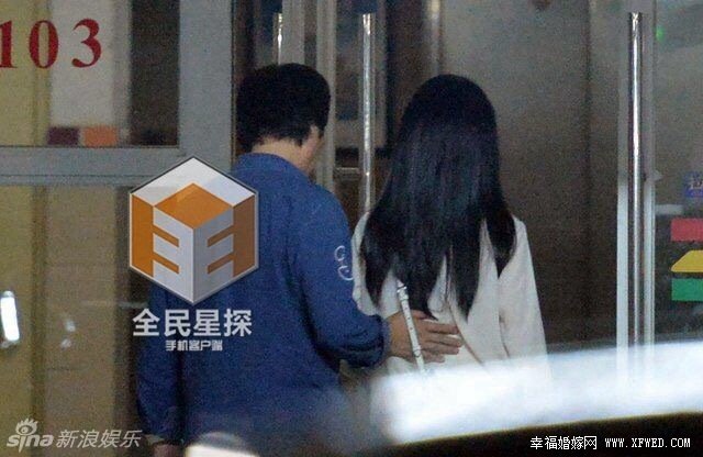 与陈金飞激吻的翻版刘亦菲是谁?杨采钰个人资料照片及家庭背景遭热搜