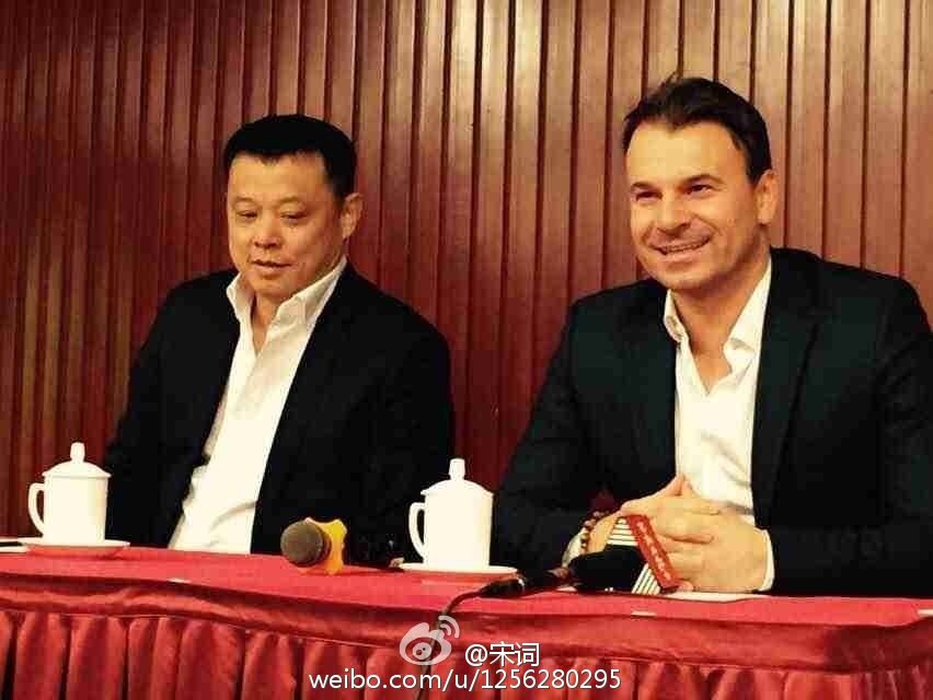 风向标 网传岳阳临湘二中某体育老师醉酒砍死了学校门卫