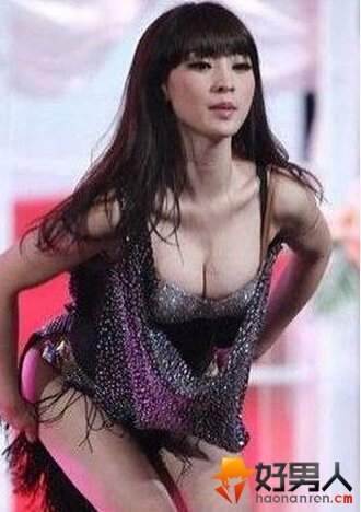 柳岩和谁上过床及不雅照片曝光  柳岩被骂舔脚趾头是怎么回事