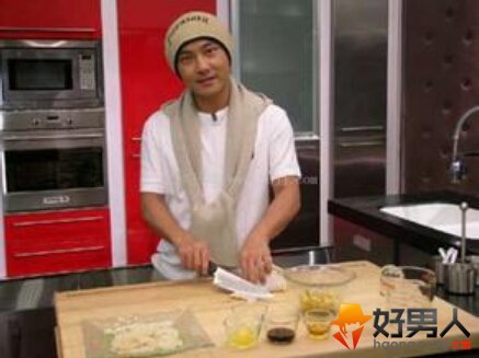 歌手阿杜变老板身材臃肿神采奕奕  盘点各大变身成为老板的明星