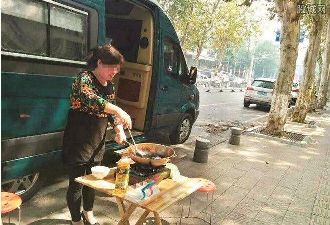 家长派房车驻校