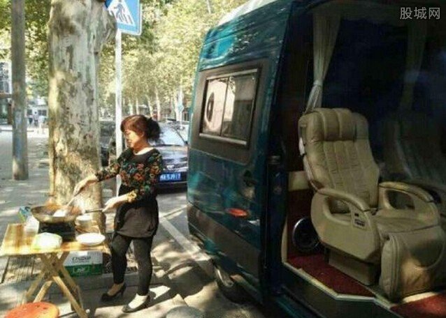 家长派房车驻校