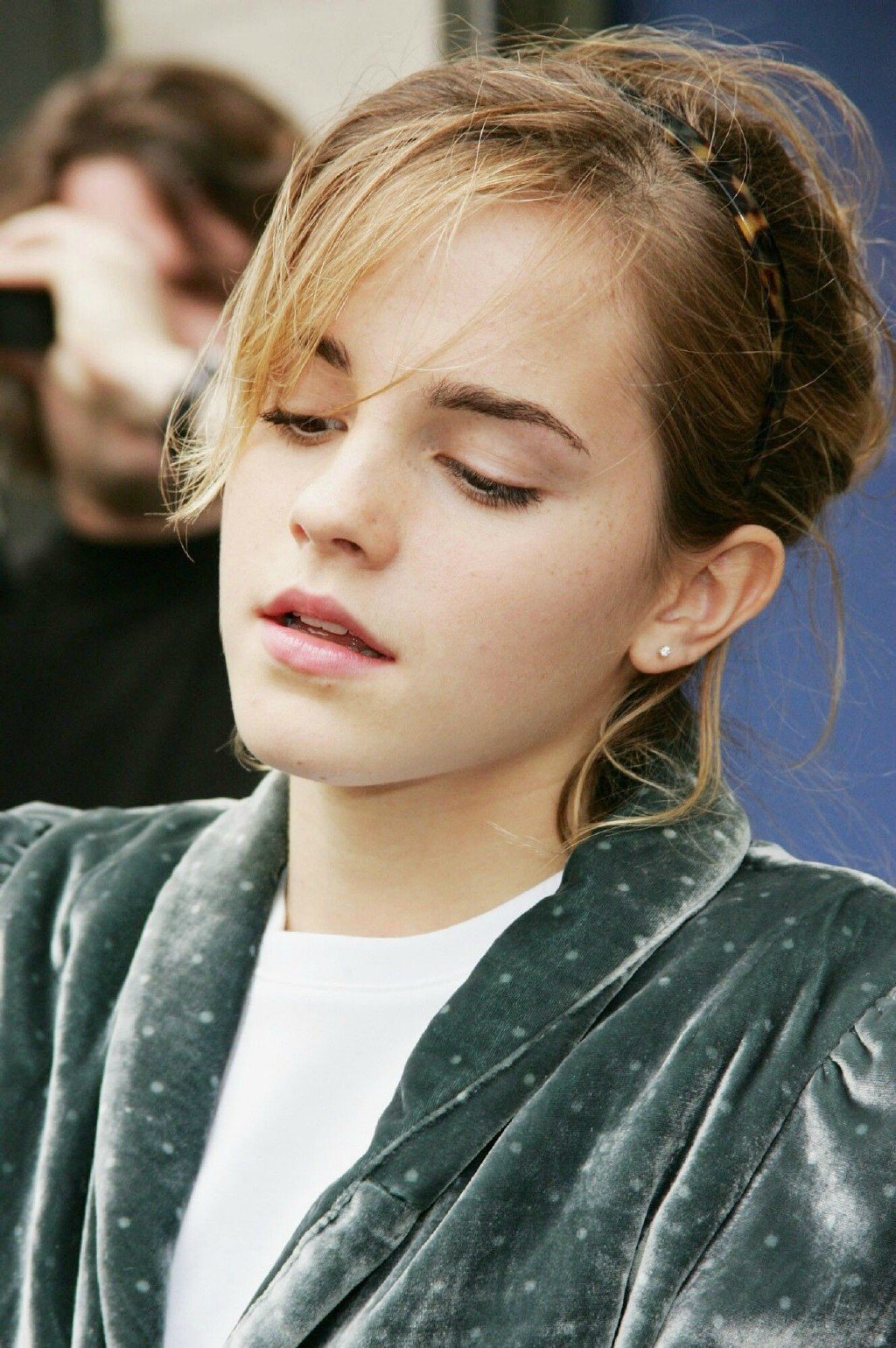 fans˿ǩʱİɭ(Emma Watson)˧ը ǩϰԲͷ