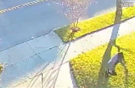 16岁女生在美国被男子抱住乱摸割脸