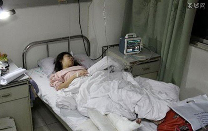 被刺6刀装死保命