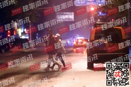 张靓颖和冯轲离婚了吗 与帅哥牵手同行神秘男子是谁身份曝光 张靓颖和冯轲离婚了吗 与帅哥牵手同行神秘男子是谁身份曝光